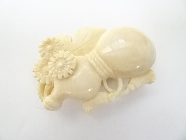 アンティーク着物 ] - 帯留 本象牙製 瓢箪花彫帯留（11g） □z